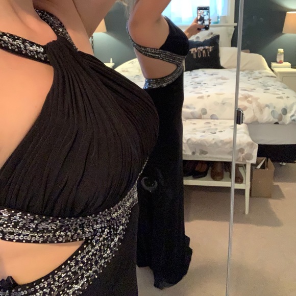 Black Evening Gown - Picture 2 of 3